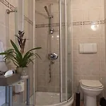 Petit Wannsee Gmbh Hotel